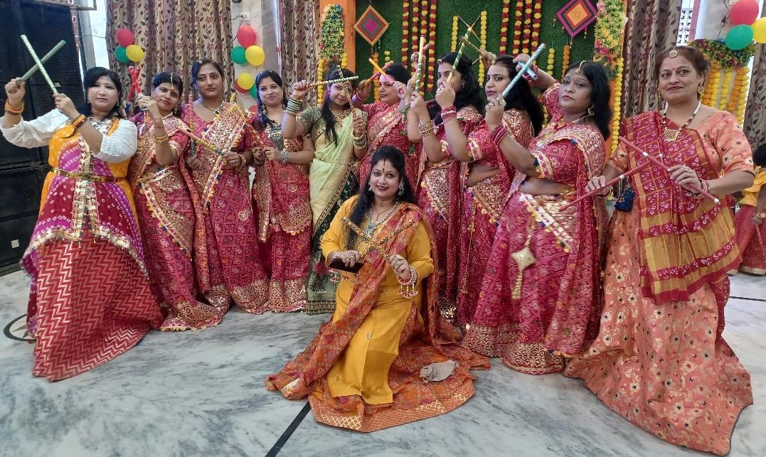 Women of Marwari community created a stir with Dandiya dance.
