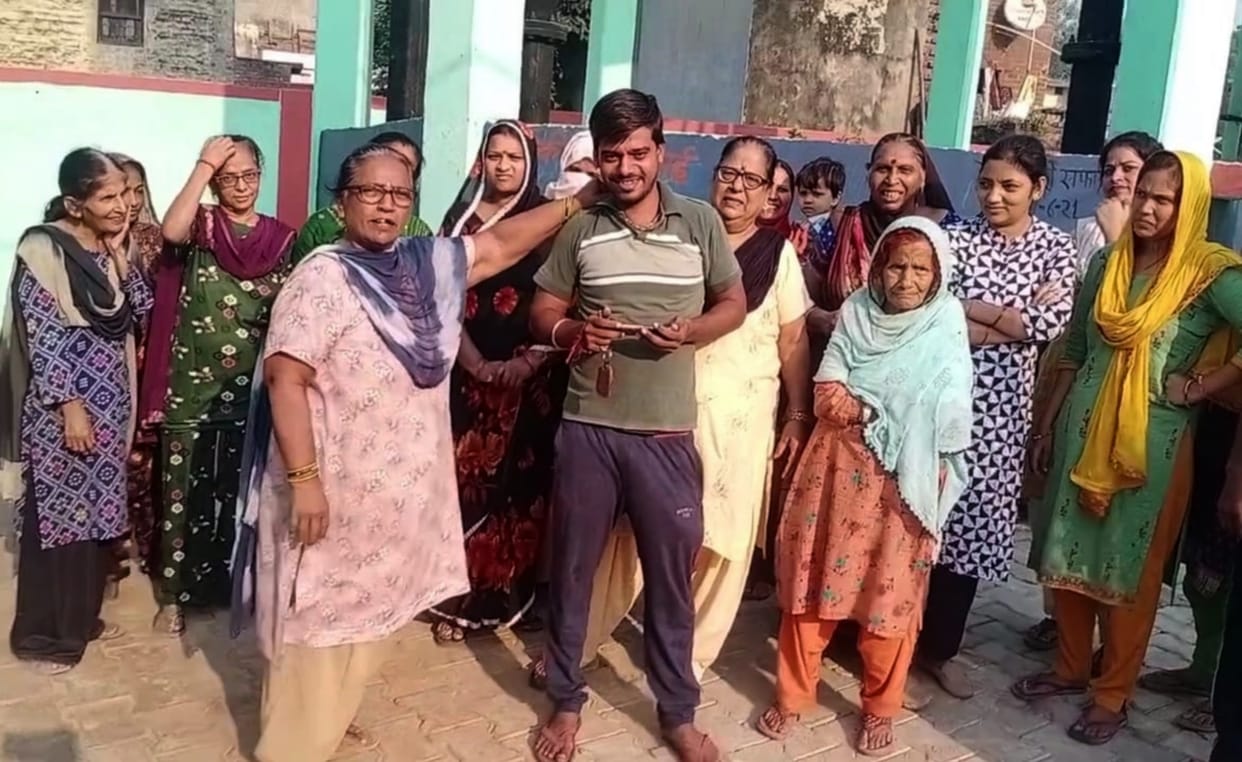Water shortage in Nai Basti, women demonstrated