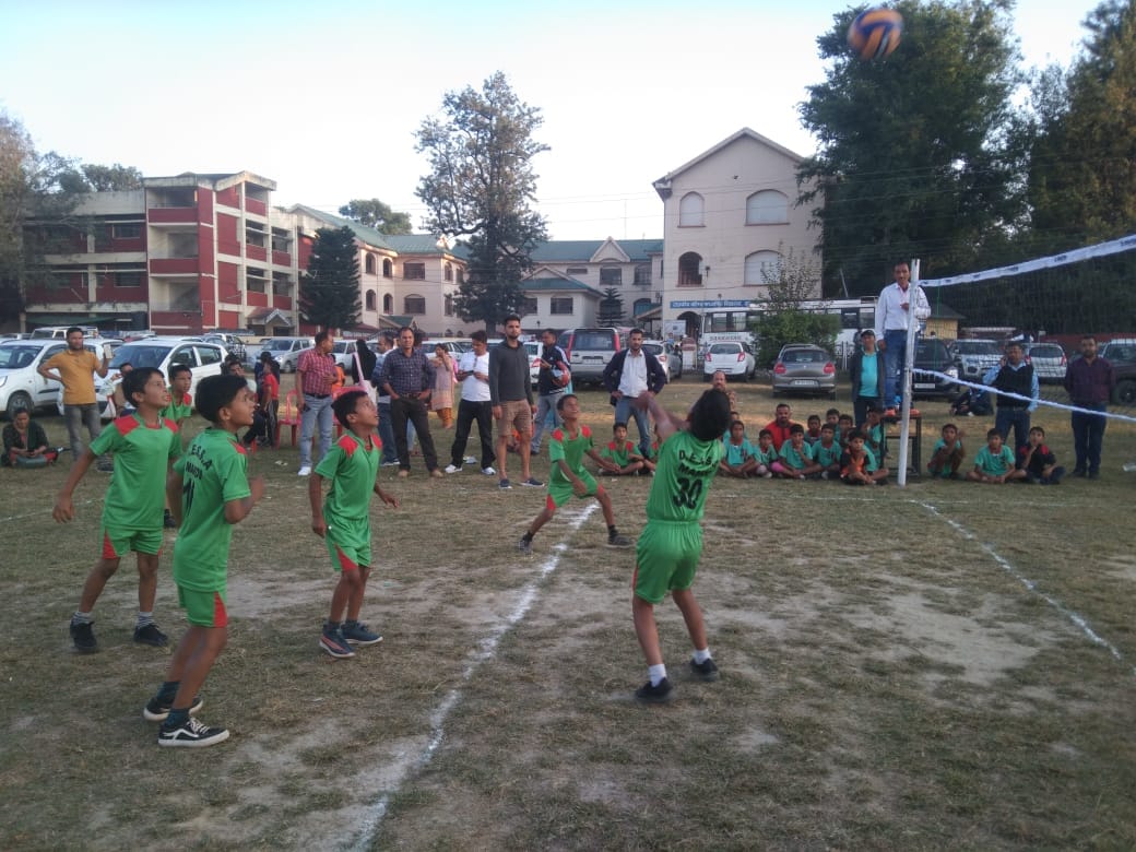 Mandi defeated Hamirpur in volleyball competition