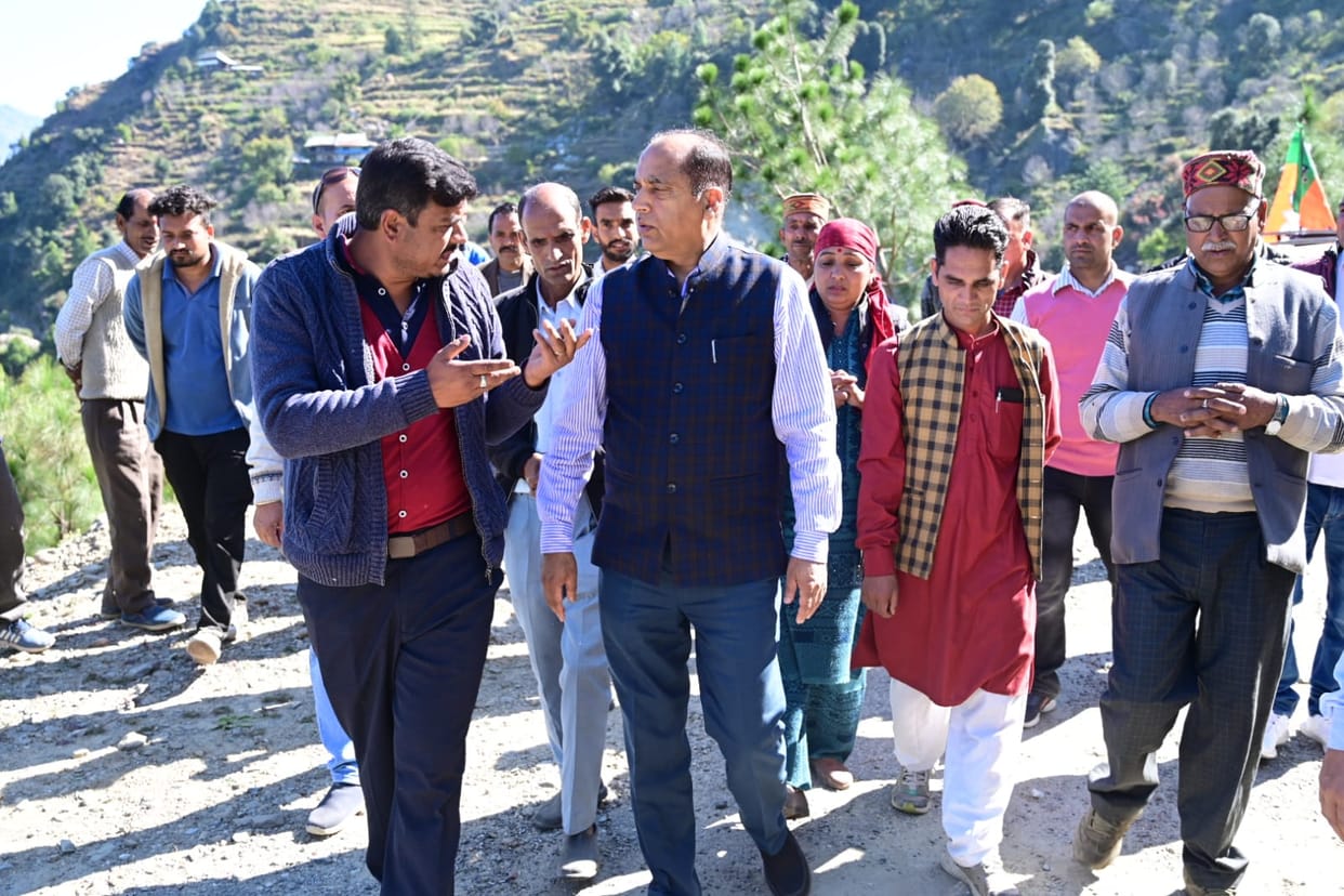 People's hearts are not won by wearing necklaces: Jairam