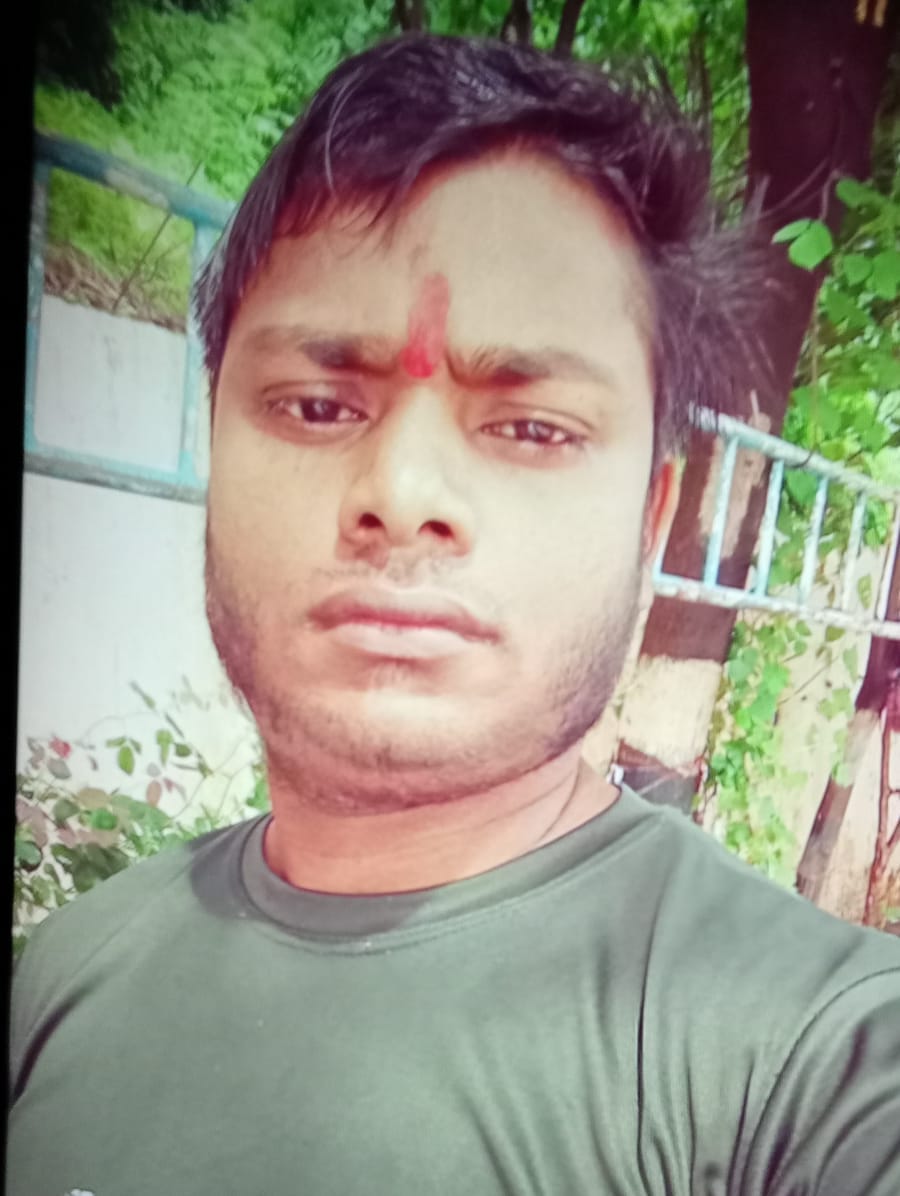 Bike collides with divider, youth dies