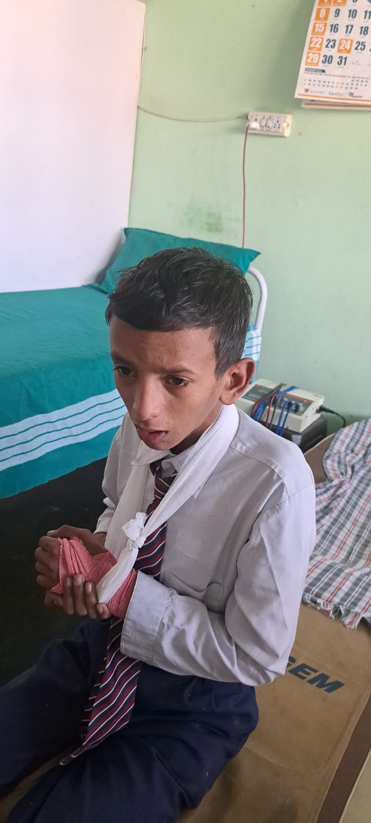 One student broke another student's arm in the school, family members accused the staff of negligence
