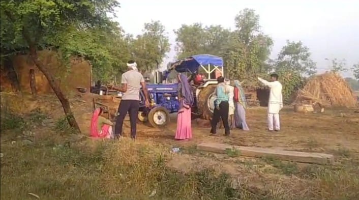 ट्रैक्टर से युवक को कुचलकर मारने की वीडियो में कैद घटना 