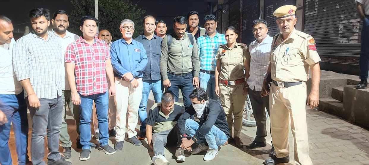 Jagsi's 12th pass medicine seller caught along with two associates while checking fetus gender in Mundlana