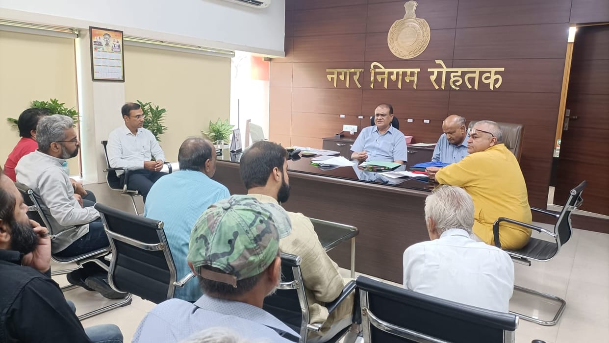 You will get the possession of the shop after depositing 25 percent amount, 22 people have submitted the documents, today is the last chance.