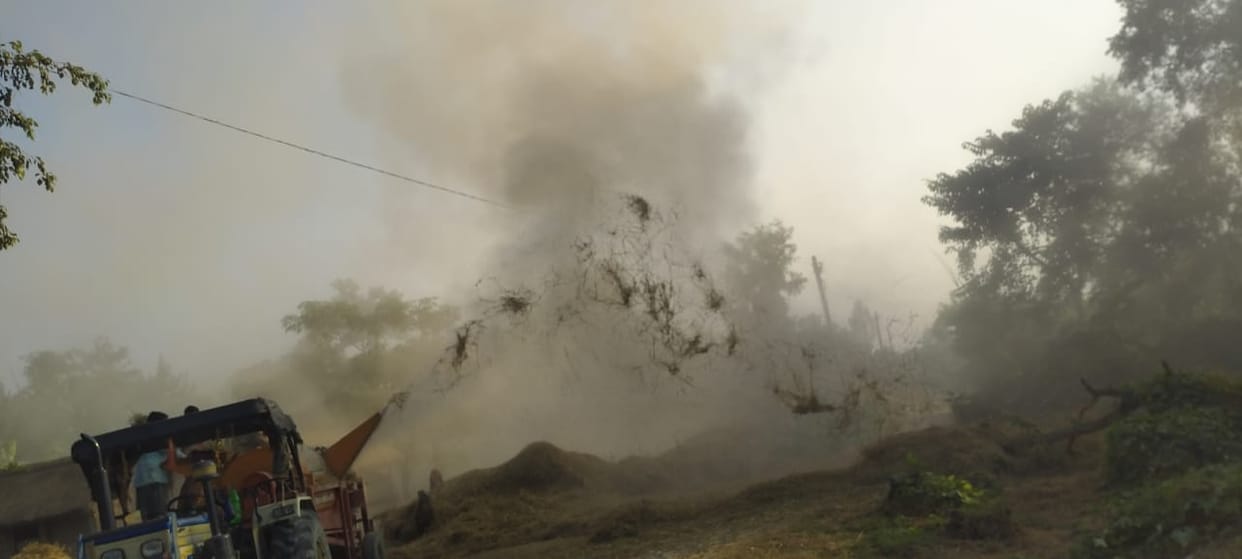 Air is polluted due to dust and smoke, people's health is also deteriorating