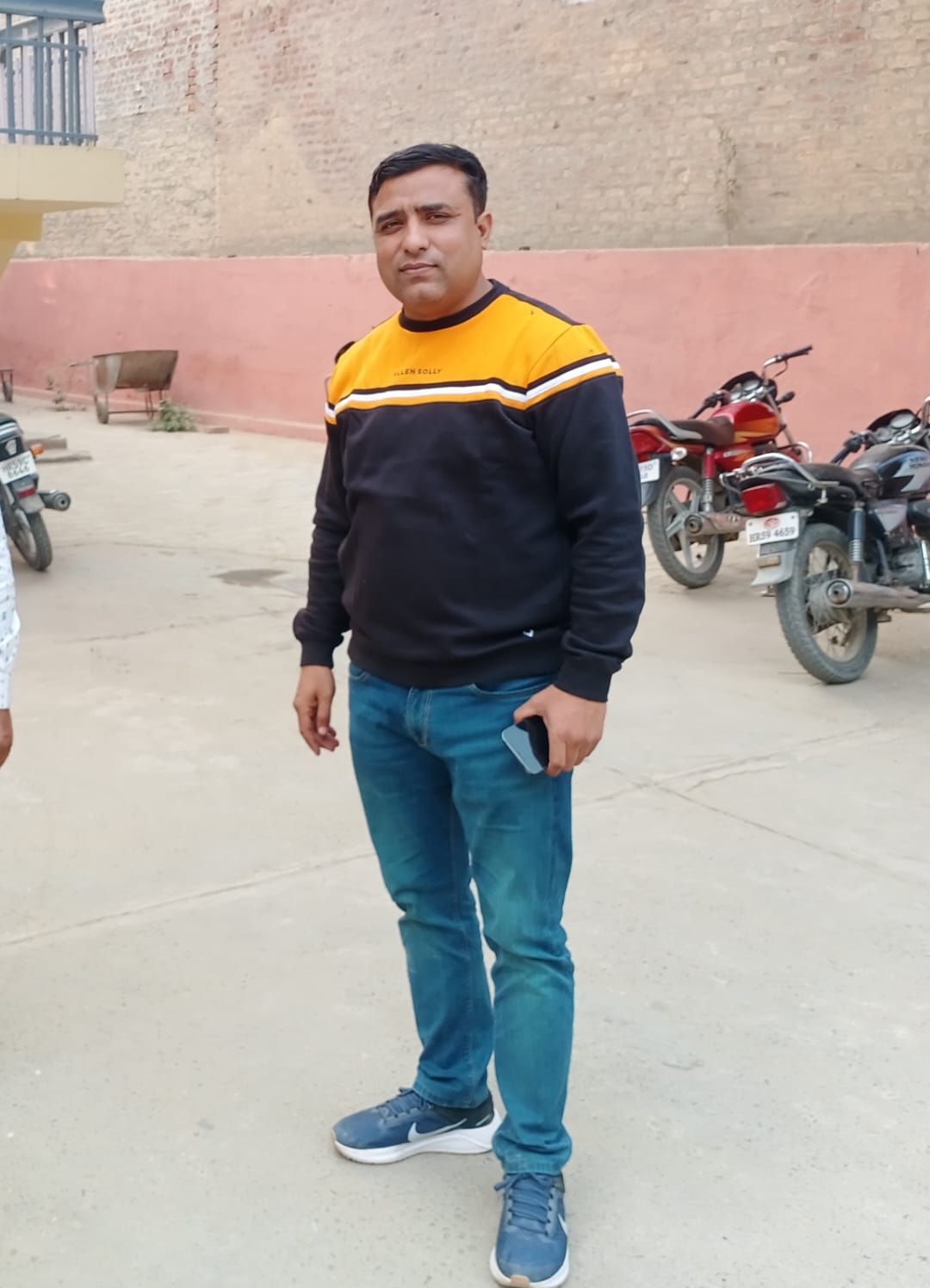 Market Committee Secretary conducted raid on receiving information about arrival of paddy from outside states