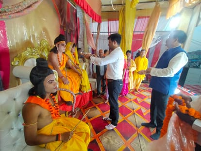 Pilibhit News: प्रथम तिलक वशिष्ठ मुनि कीन्हा, पुनि सब विप्रन्ह आयसु दीन्हा First Tilak Vashishtha Muni Kinha, Puni Sab Vipranah Aaysu Dinha