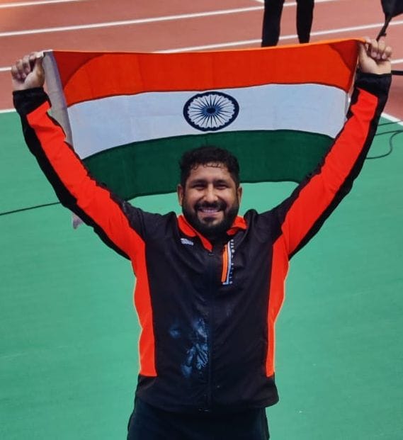 Worked in sewing clothes for eight years, now won silver in Para Asian and brought pride to the country