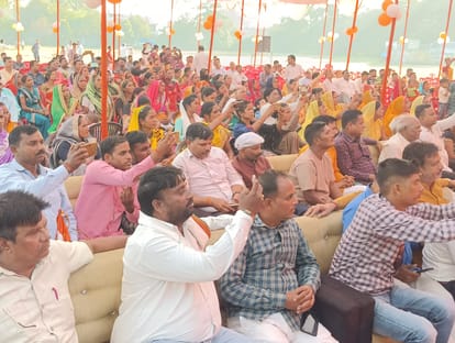 Pilibhit News: मेरी माटी मेरा देश के तहत एकत्र की जिले की मिट्टी Soil of the district collected under Meri Mati Mera Desh