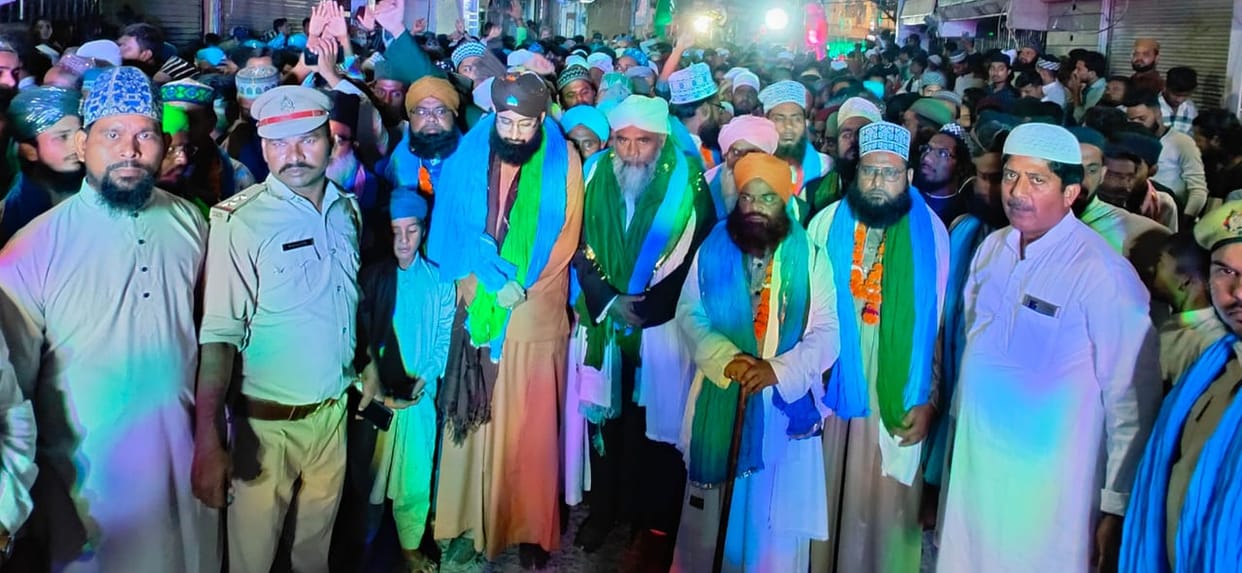 The slogan of Ya Gaus al Madad was raised in the procession of Gausiya.