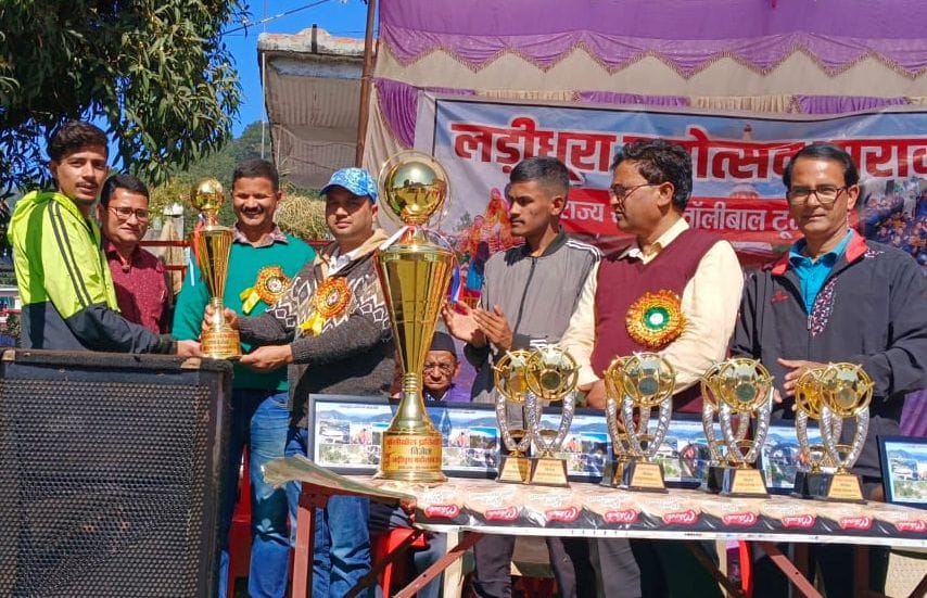 Roorkee won volleyball trophy by defeating Haldwani