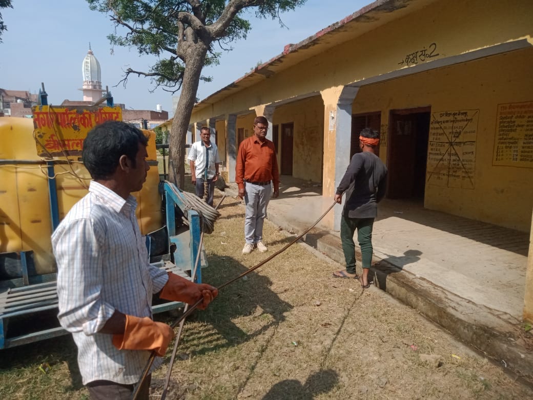 Sweeper dies of fever in Parsia village
