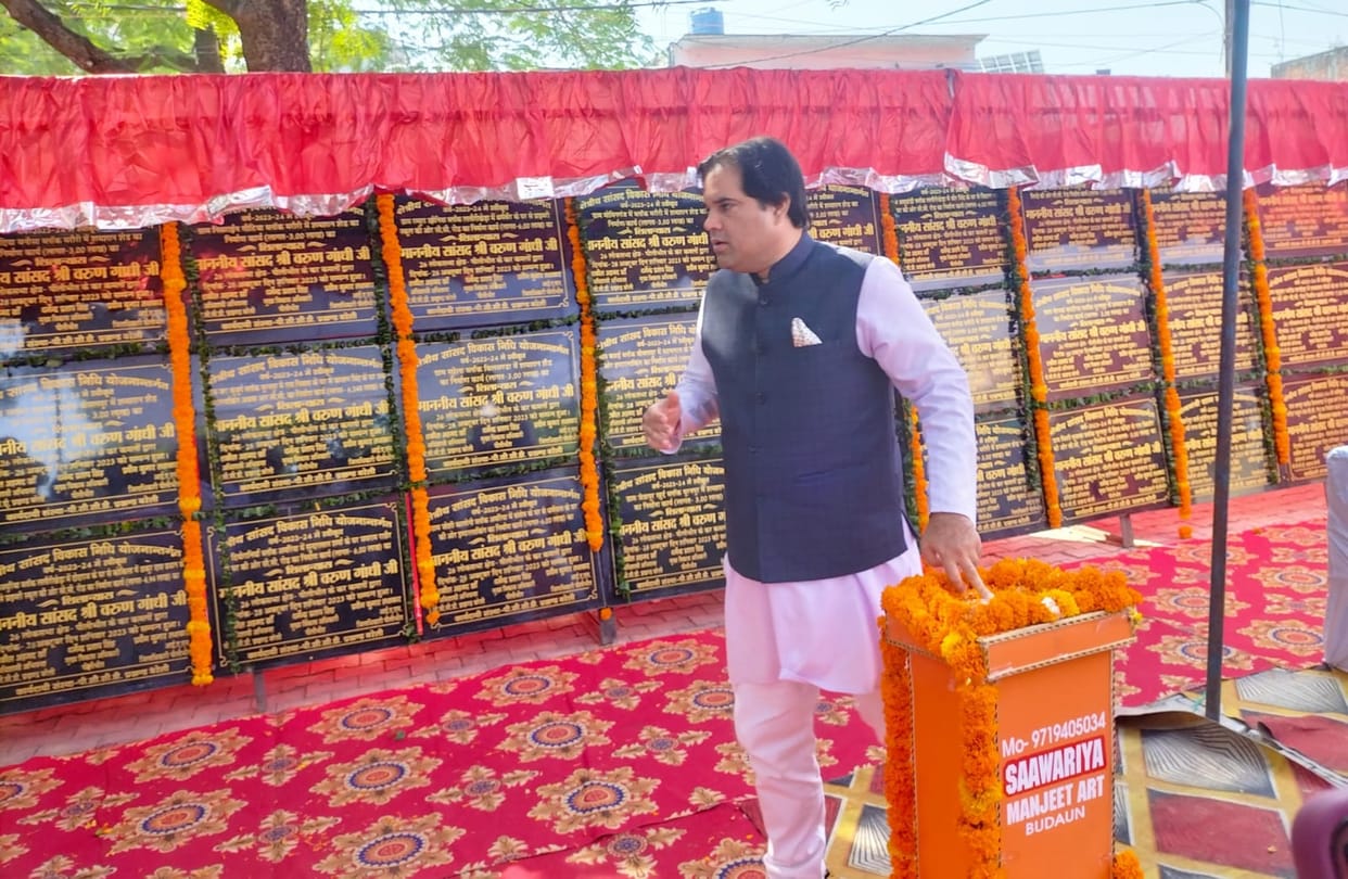 Laying the foundation stone of 91 construction works worth five crores