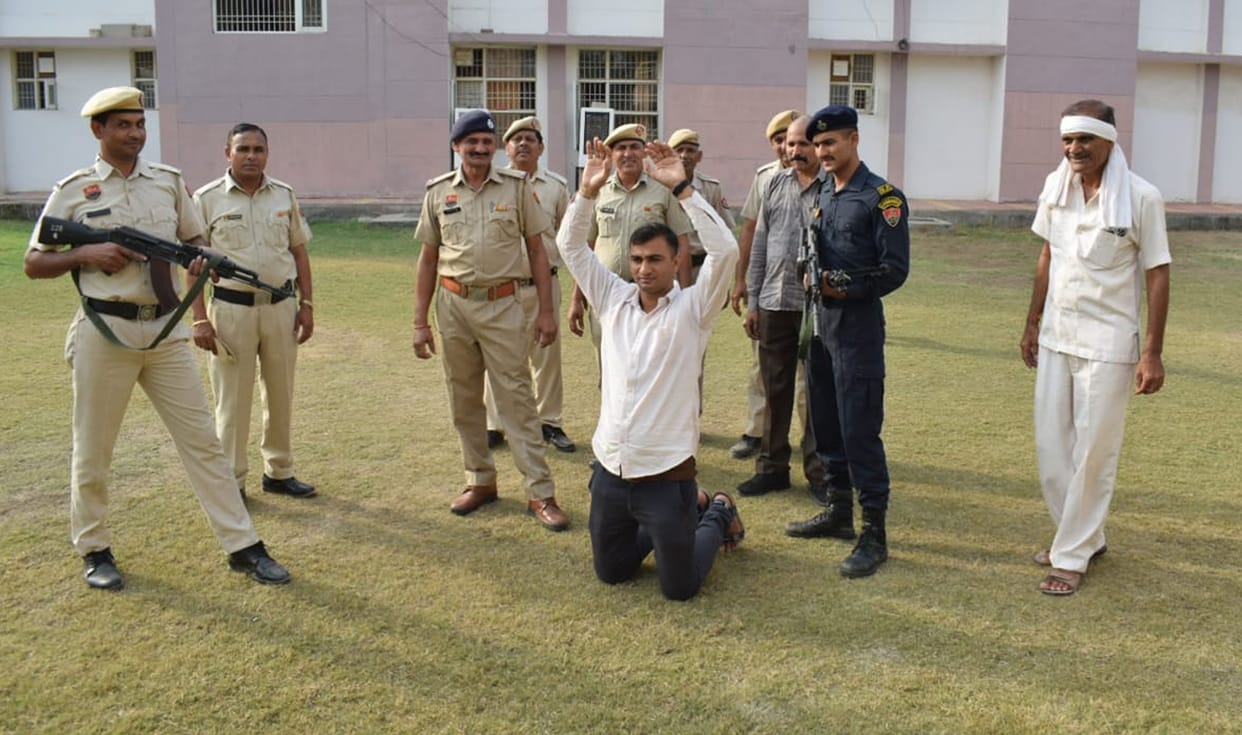Police team caught two terrorists who entered the establishment
