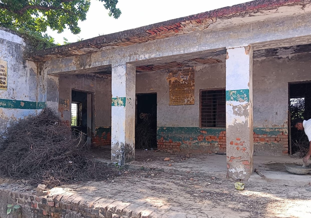 Department forgot to auction dilapidated building, fear of accident