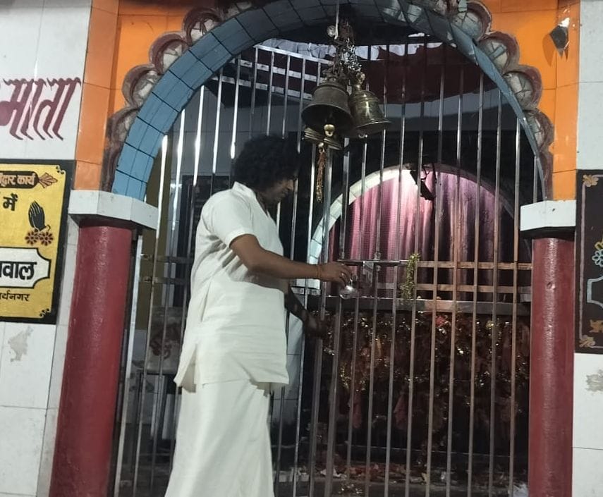 temples door closed at 4 pm
