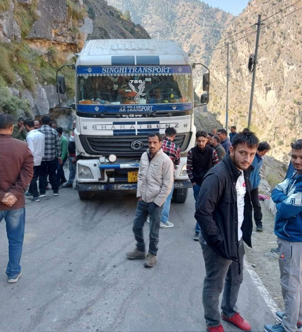Chamba-Bharmour NH traffic disrupted due to breakdown of tanker