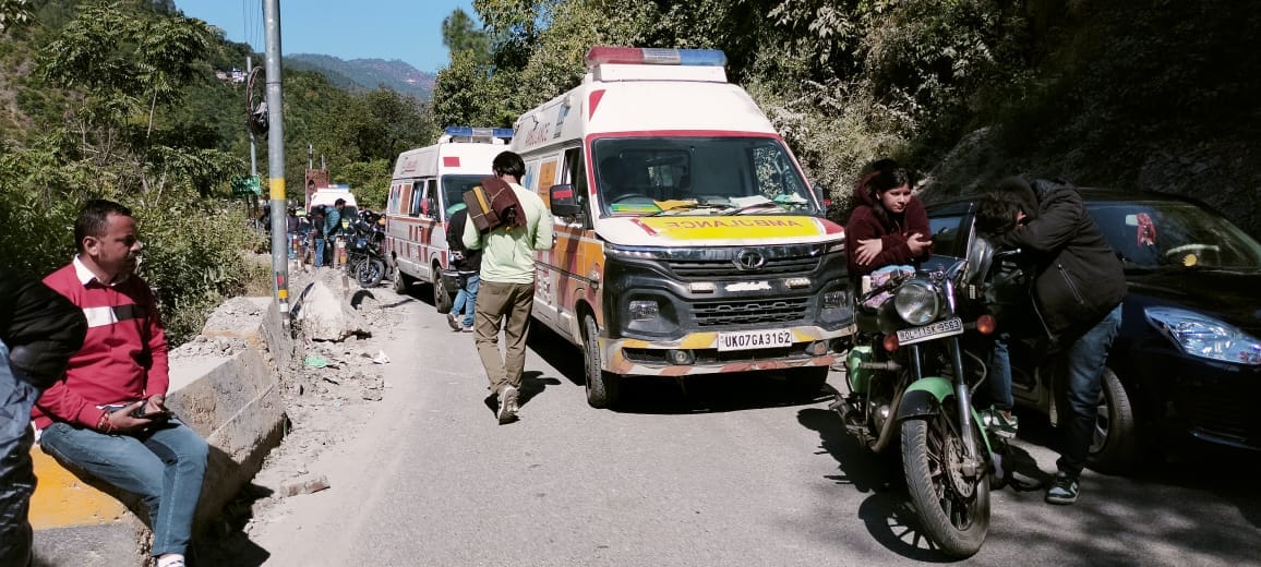 Three ambulances stuck in jam on Almora Highway