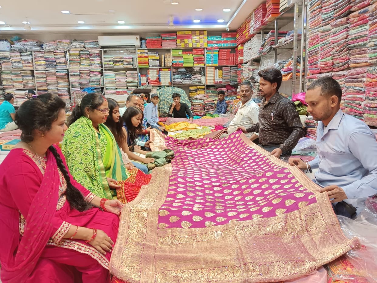Parlors started getting booked for Karva Chauth, gift market also flourished