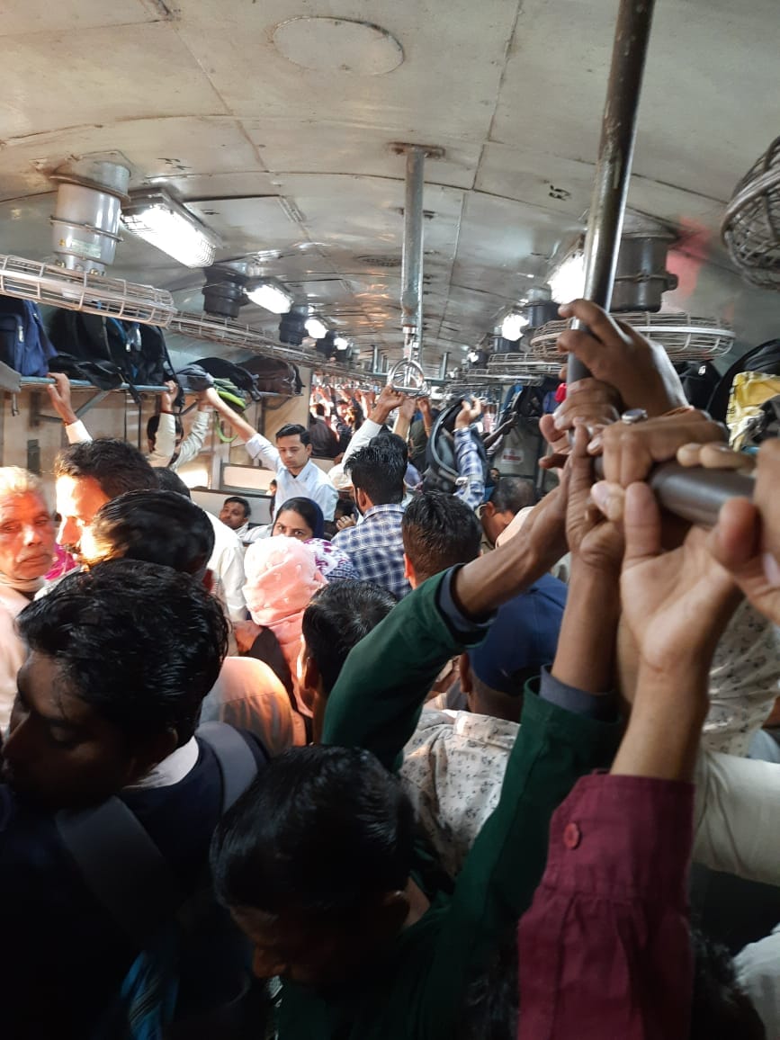 Three coaches reduced in Memo train, passengers upset
