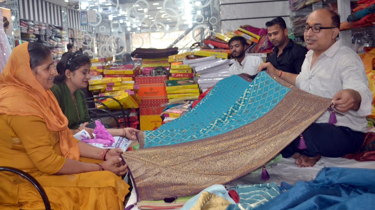 Market decorated for Karva Chauth, crowd is gathering