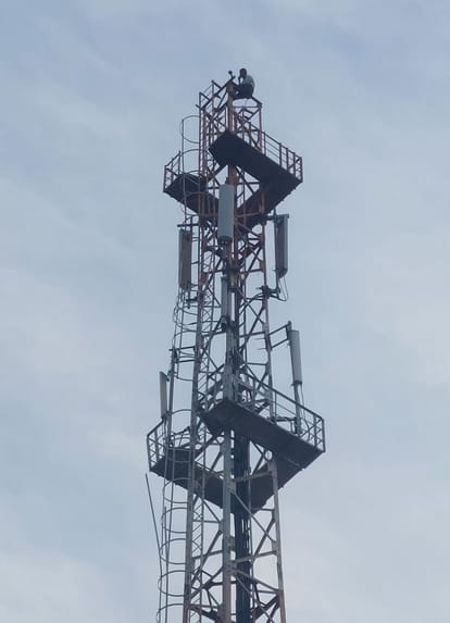 Drunk man climbs mobile tower