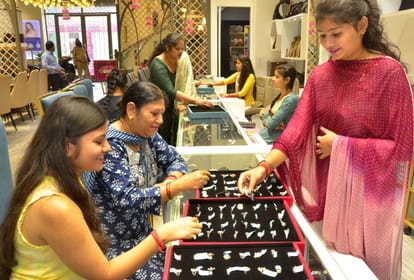 Market colored in the colors of Karva Chauth