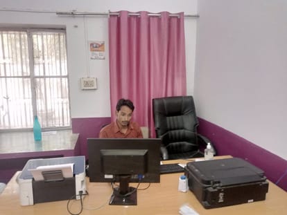 Instead of the employee, his brother is making Ayushman card