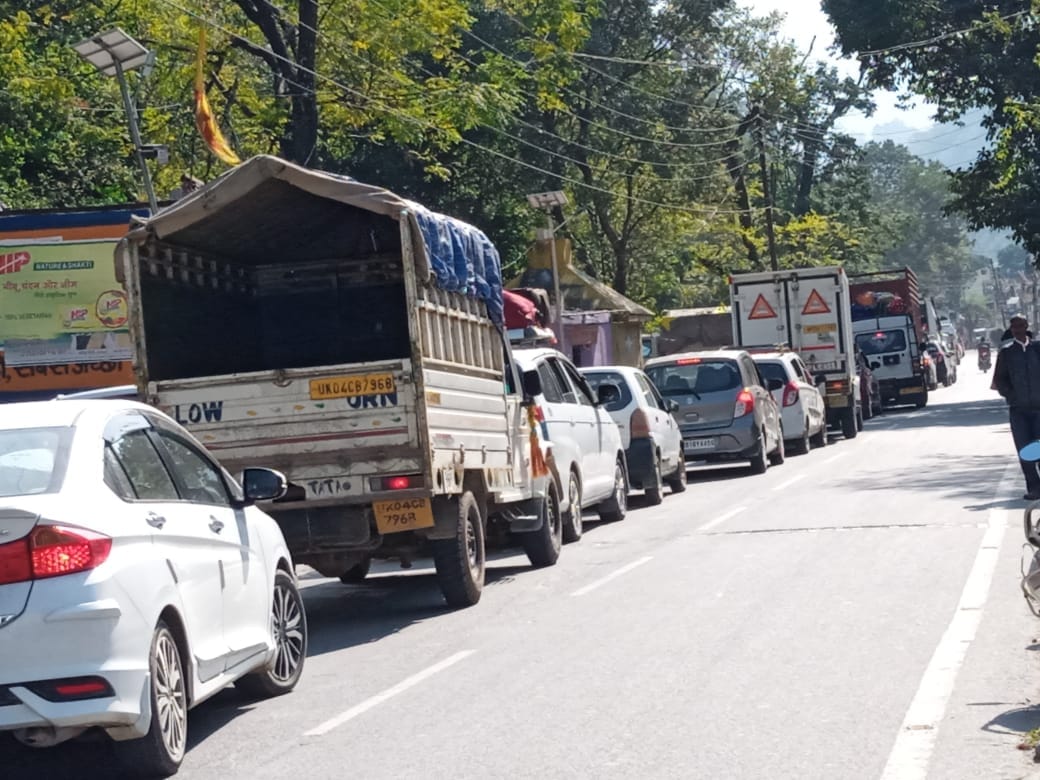Passengers stuck in traffic jam in Garampani