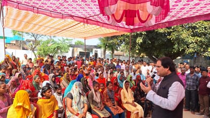 Pilibhit News: उद्योगपति हजारों करोड़ लोन लेकर भाग गए, आम लोगों को देना पड़ता है चढ़ावा Industrialists ran away with thousands of crores of loans, common people have to pay