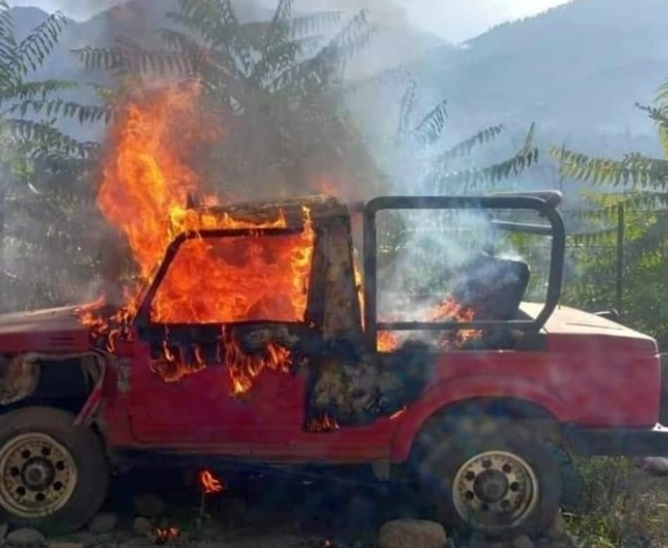 Gypsy parked on Patlikuhal-Panga road caught fire