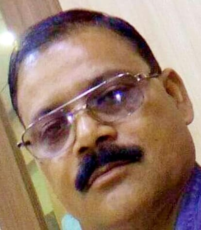 Father returning after giving PET to his daughter died in an accident