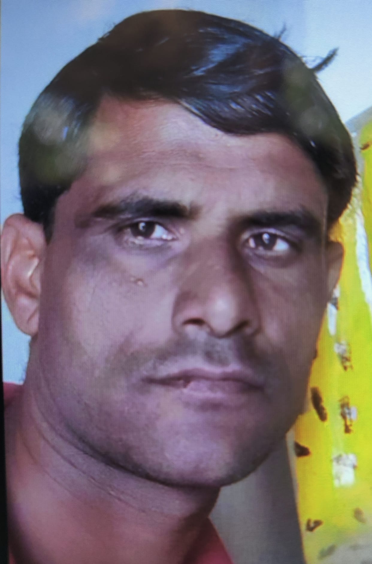 Farmer walking in the field dies in road accident, suspicion of collision with Dial 112 ERV