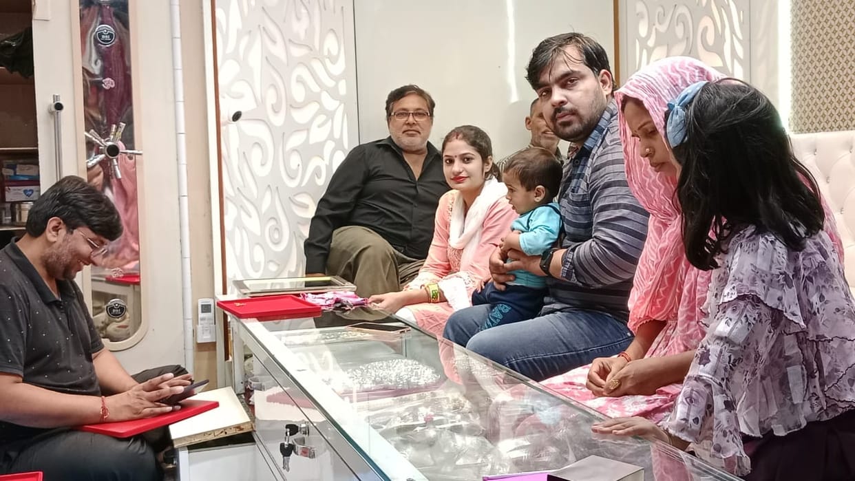 Rising prices of gold and silver, artificial jewelery becomes support