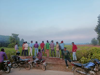 Panic broke out due to sighting of tiger in Pipariya Santosh village