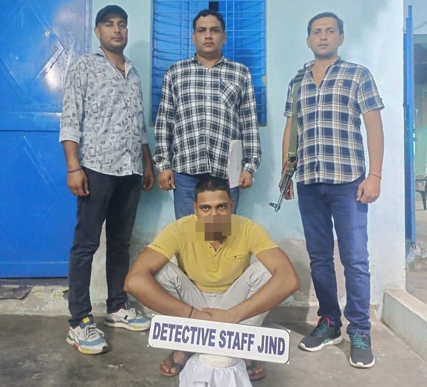 A young man caught with illegal pistol and cartridges from Ghimana bus stand