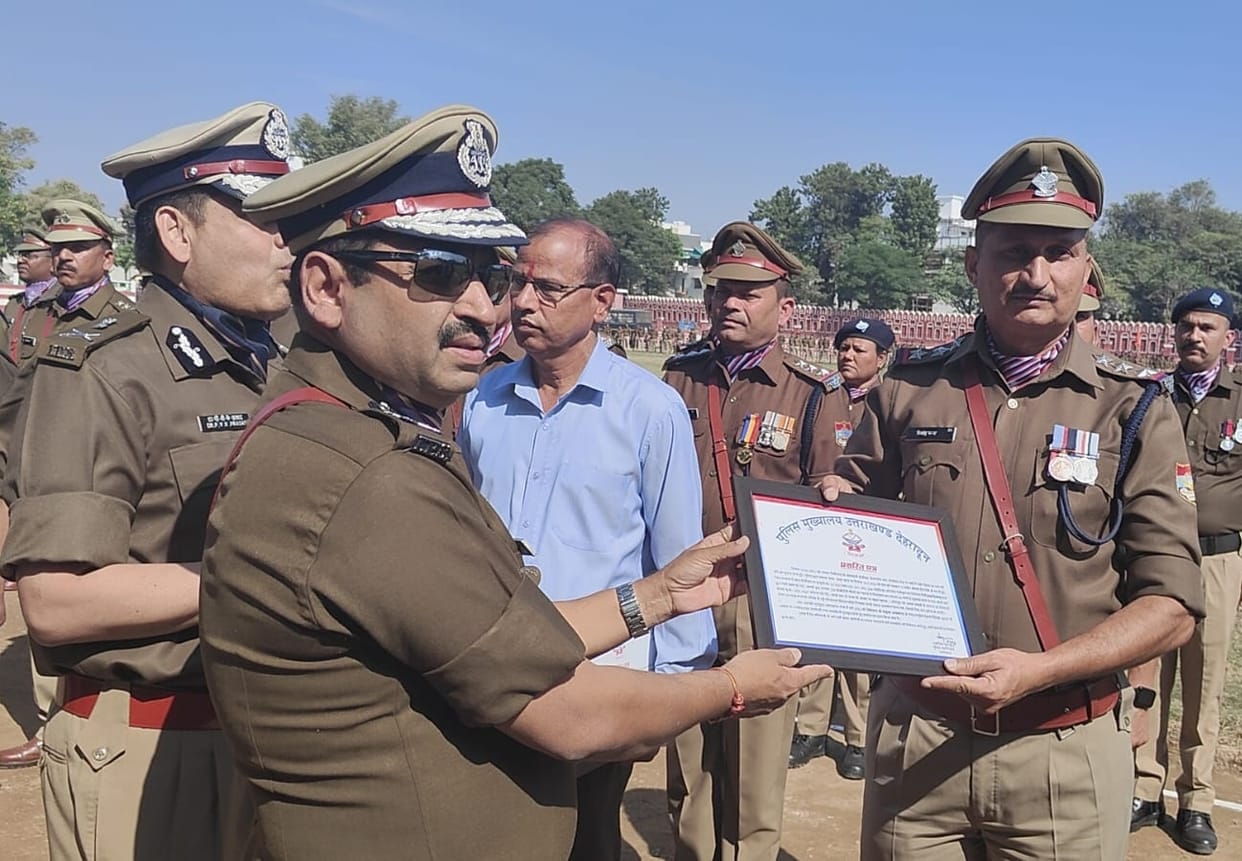 Inspector Himanshu Pant received the award for excellent investigator