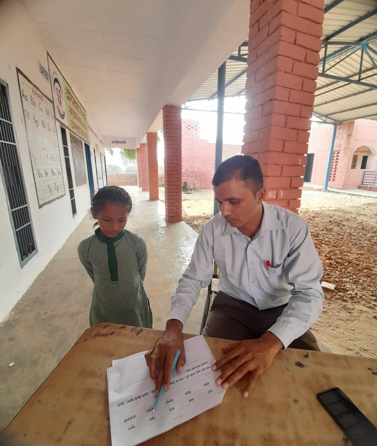 522 personnel in 522 schools of the district checked the learning level of primary students.