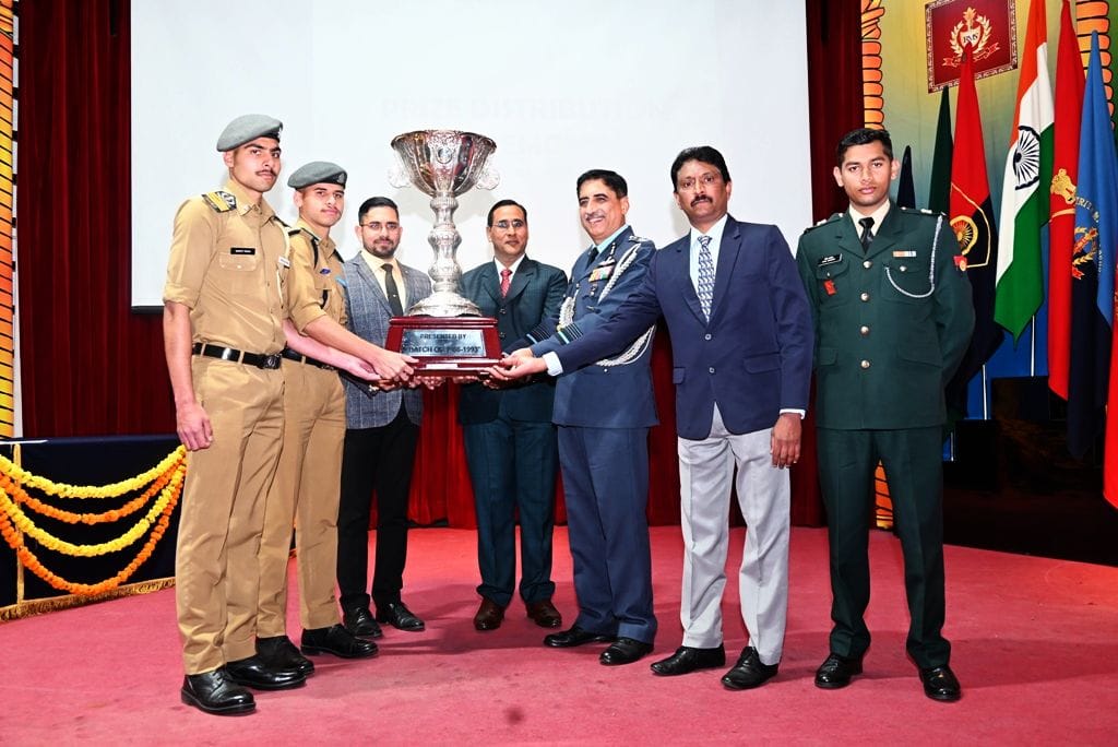 Ujjain Sadan, which topped in sports, was honored