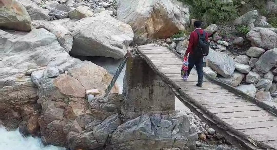 Six years ago the bridge washed away in a disaster, now those responsible turned a blind eye