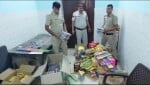 सोनीपत के गोहाना की पुरानी अनाज मंडी में बरामद बटाखों को जब्त करती पुलिस। संवाद