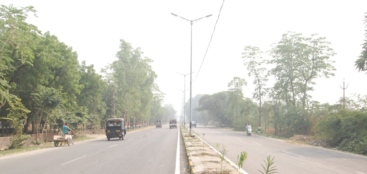 The air of the district is becoming poisonous, the city remains wrapped in a layer of pollution throughout the day.