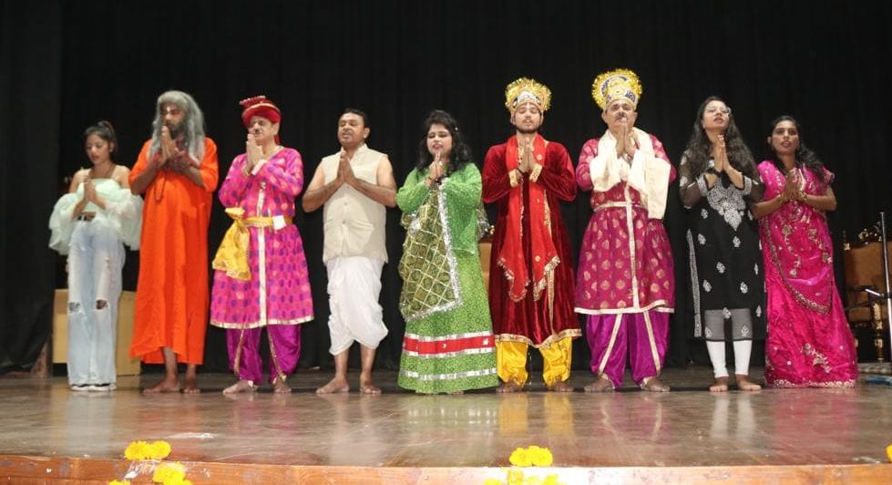 The drama Gadhe Ki Baraat was staged in the university.