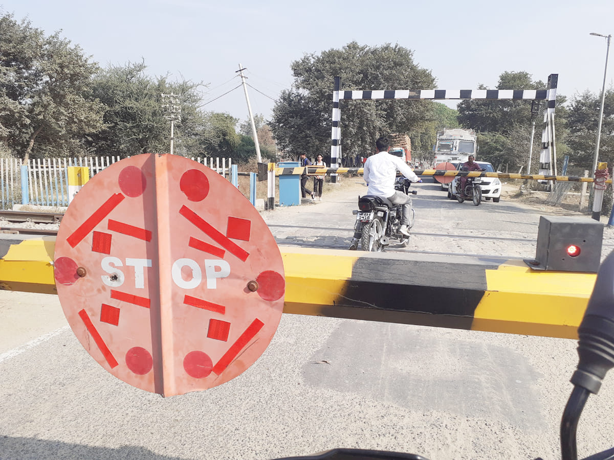 800 meter long overbridge will be built at the gate near Jamalpur railway station.