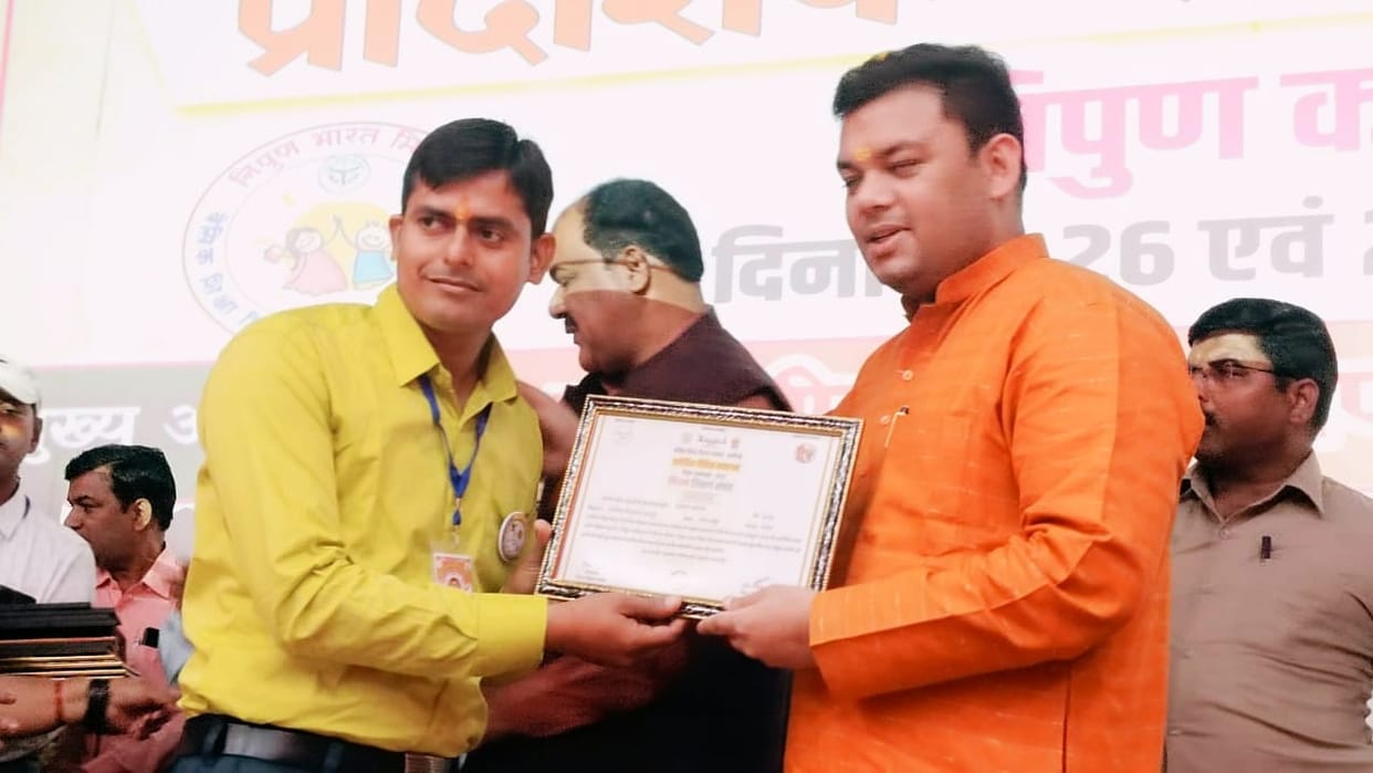 Teacher Maniram Maurya honored in state level workshop