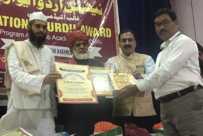 Irfan Ahmed received National Urdu Teacher Award