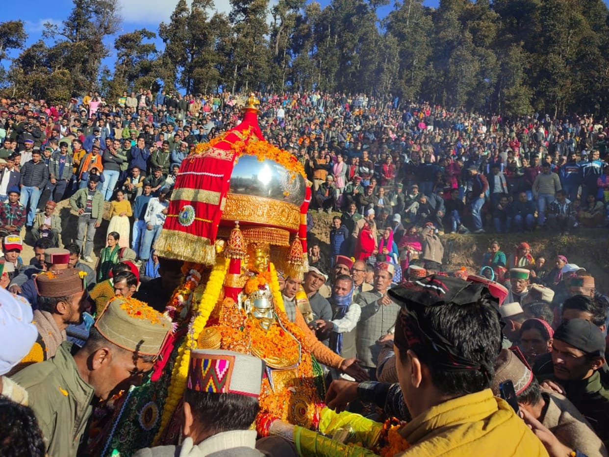 Devotees gathered at the home of Bada Dev Vishnu Matloda