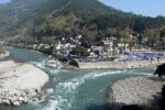 जौलजीबी इसी स्थान पर लगता है अंतरराष्ट्रीय जौलजीबी मेला। संवाद