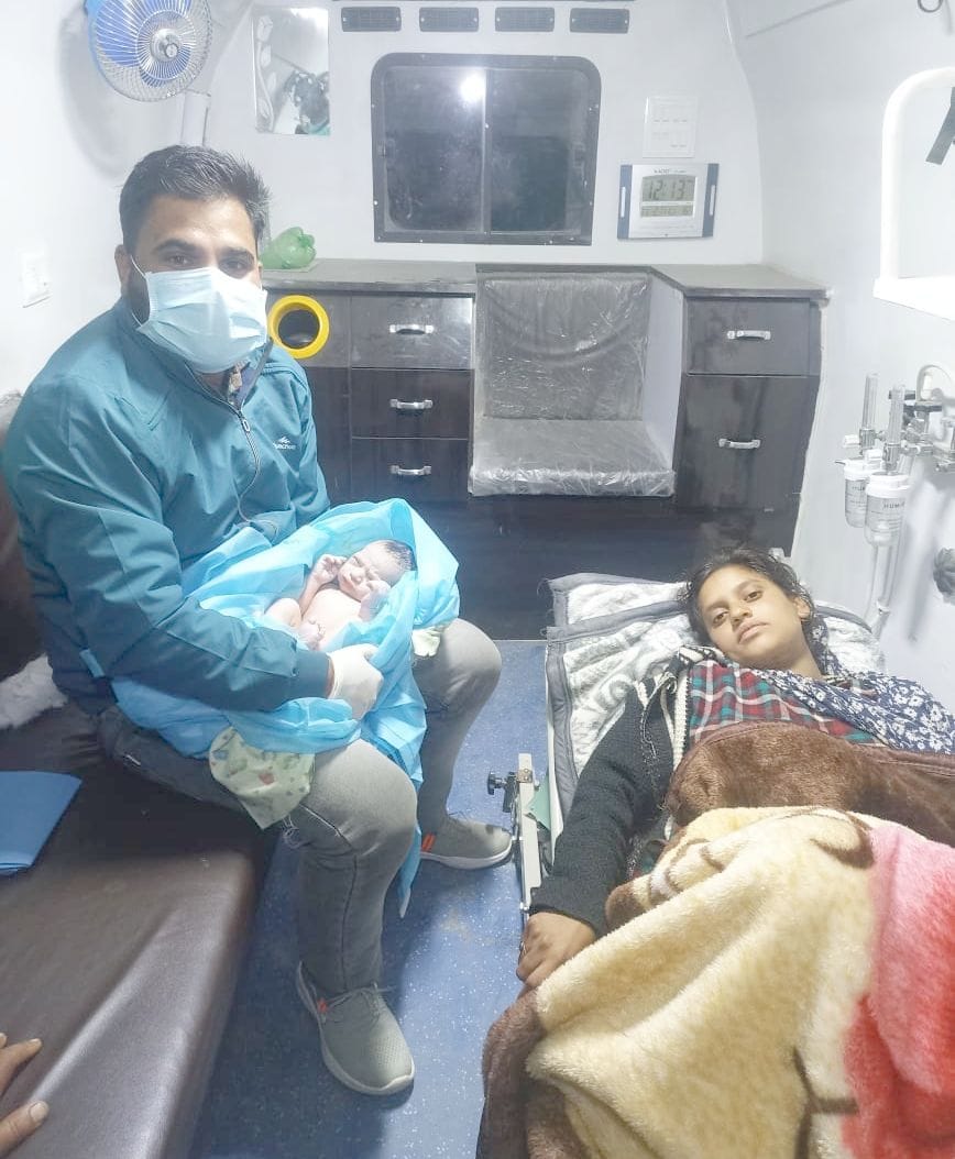 Referred to Teesa in critical condition, pregnant woman, EMT conducted successful delivery in an ambulance three km away